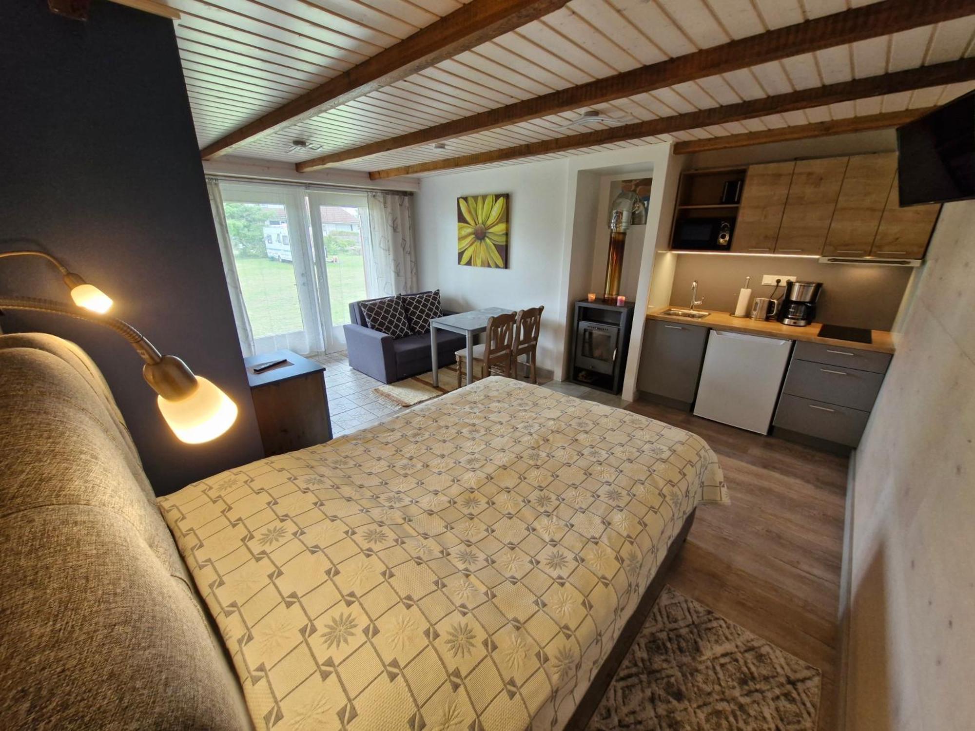 Piibelehe Guest Accommodation 쿠레사아레 외부 사진